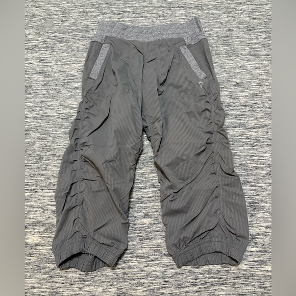 Ivivva Crops Size 10 - Picture 1 of 4